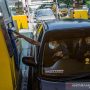 Pengendara mobil melakukan transaksi e-toll saat keluar Gerbang Tol Pasteur, Bandung, Jawa Barat. ANTARA FOTO/Novrian Arbi/pras.