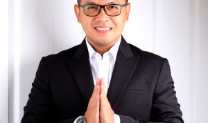 Mukota VIII Kadin Kota Bandung sebagai Sarana Sinergitas Pelaku Usaha dengan Pemerintah untuk Kebangkitan Ekonomi Lingga Nugraha, S.H, M.H, Advokat Kurator Kepailitan dn Praktisi Bisnis membicarakan Mukota VIII Kadin Kota Bandung