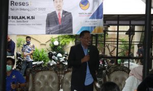 Anggota DPRD Jabar Eryani Sulam ketika menjalankan reses