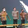 Presiden Joko Widodo (tengah), Mendes PDTT Abdul Halim Iskandar (keduan kanan), Mendagri Tito Karnavian (kiri), Menkumham Yasona Laoly (kedua kiri) dan Sekretaris Kabinet Pramono Anung (kanan) dalam peluncuran seritifkan BUMDes dan pembukaan Rakornas BUMDes 2021, di Jakarta, Senin (20/12/2021). ANTARA/HO-Biro Pers Sekretariat Presiden-Rusman/pri.