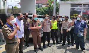 Elemen masyarakat Koalisi anti korupsi memberikan apresiasi Kejaksaan RI di Kejati Jabar untuk tetap melakukan pemberantasan korupsi secara tuntas