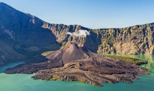 Cerita Kedasyatan Letusan Gunung Toba Super Vulcano yang Merubah Iklim Dunia Gunung Toba Supervulcano yang sedang tertidur dan telah lama tidak menunjukan aktivitas yang meningkat