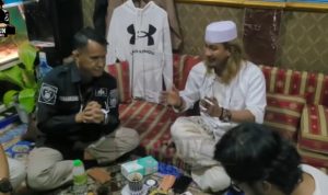 Habib Bahar Bin Smith ketika menerita tim dari Polda Jabar di kediamannya