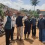 ASN DPMD Jabar Rereongan Sembako untuk Korban Banjir Bandang