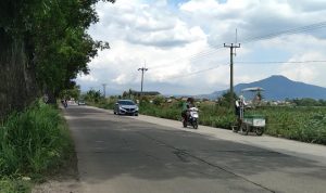 Titik Jalan Raya Rancaekek-Majalaya yang minim PJU, Kecamatan Rancaekek, Kabupaten Bandung pada Kamis (2/11). (Jabar Ekspres)