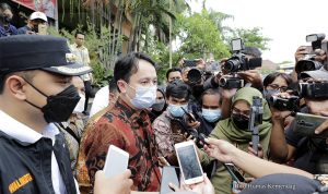 Wakil Menteri Perdagangan Jerry Sambuaga ketika dimintain stetmennya mengenai pemulihan ekonomi dengan melakukan revitalisasi pasar rakyat.