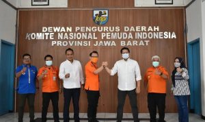 Kepala Pelaksana BPBD Provinsi Jabar, Dani Ramdan, saat bersilaturahmi ke Kantor DPD KNPI Provinsi Jawa Barat dan diterima langsung oleh Ketua DPD KNPI Provinsi Jawa Barat, Ridwansyah Yusuf, Kamis (9/12/2021).