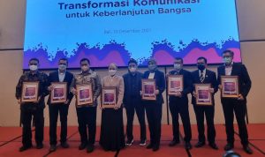 Menteri Perdagangan Muhammad Lutfi mendapat penghargaan bersama jajaran menteri lainnya yang memiliki kinerja positif