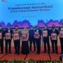 Menteri Perdagangan Muhammad Lutfi mendapat penghargaan bersama jajaran menteri lainnya yang memiliki kinerja positif