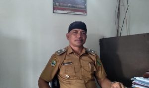 Kepala Desa Cicalengka Wetan, Nanang Sutrisna saat ditemui di Kantor Desa. (Jabar Ekspres)