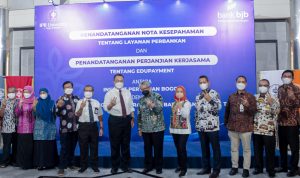 bank bjb bersama IPB University menandatangani Nota Kesepahaman Layanan Perbankan serta Perjanjian Kerjasama terkait Penerimaan Pembayaran Biaya Pendidikan melalui Layanan Perbankan secara Host to Host, Rabu (15/12)