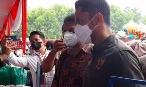 Dok. Hengky Kurniawan mengunjungi stand Pasar Murah Foto: Prajab.