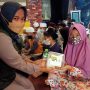Baznas Jabar memberikan paket makanan dan sembako kepada masyarakat dan Tahfidz Quran