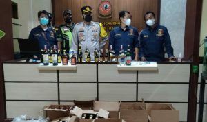 Jajaran Polsek Cicalengka berhasil menyita ratusan miras yang diperjual belikan jelang pergantian tahun