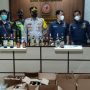 Jajaran Polsek Cicalengka berhasil menyita ratusan miras yang diperjual belikan jelang pergantian tahun