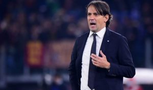 Pelatih Inter Milan Simone Inzaghi saat menyaksikan laga Serie A antara AS Roma vs Inter Milan di Allianz Stadium, Roma, pada 4 Desember 2021. ANTARA/REUTERS/Alberto Lingria