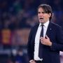 Pelatih Inter Milan Simone Inzaghi saat menyaksikan laga Serie A antara AS Roma vs Inter Milan di Allianz Stadium, Roma, pada 4 Desember 2021. ANTARA/REUTERS/Alberto Lingria