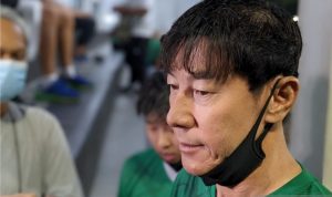 Pelatih timnas Indonesia Shin Tae-yong memberikan keterangan kepada media setelah memimpin latihan skuadnya di Lapangan B Gelora Bung Karno, Jakarta, beberapa waktu lalu. (ANTARA/Michael Siahaan)