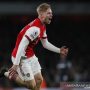 Gelandang serang Arsenal Emile Smith-Rowe merayakan golnya ke gawang West Ham United dalam laga lanjutan Liga Inggris di Stadion Emirates, London, Inggris, Rabu (15/12/2021) waktu setempat. (ANTARA/REUTERS/ACTION IMAGES/Andrew Couldridg