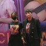 Vanesha Prescilla (kiri) dan Sissy Prescillia (kanan) usai konferensi pers film "Backstage", Rabu, (22/12/2021) (ANTARA/Suci Nurhaliza)