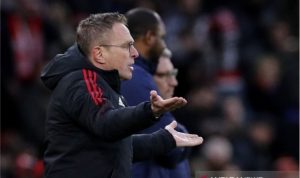 Pelatih interim Manchester United Ralf Rangnick saat mendampingi timnya menghadapi Crystal Palace dalam lanjutan Liga Inggris di Stadion Old Trafford, Manchester, Inggris, Minggu (5/12/2021). (ANTARA/REUTERS/Phil Noble)
