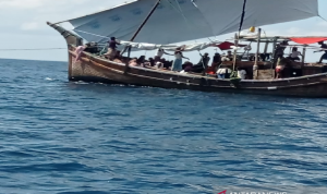 Kapal pembawa pengungsi Rohingya di wilayah perairan Aceh, di Bireuen, Aceh, Minggu (26/12/2021) (ANTARA/HO/Nelayan)
