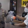 Kapolres Sumedang memperlihatkan barang bukti atas kasus kekerasan perempuan (foto: Yanuar Bawasta/Jabarekspres)