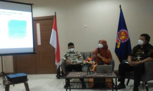 KPPU Jabar Sebut Ada Usaha yang Mengalami Tingkat Persaingan Tinggi Kepala KPPU Jabar tengah menjelaskan mengenai indeks tingkat persaingan usaha yang ada di Jabar