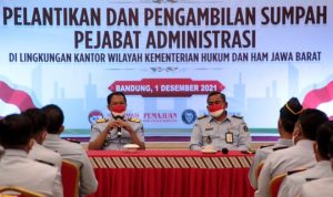 Kepala Kemenkumham Jabar Ingatkan Pejabat Harus Jaga Integritas Kepala Kanwil Kemkumham Jabar memberikan sambutan kepada jajaran pejabat yang baru dilantik