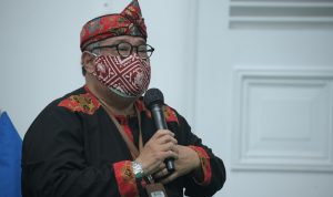 Kepala dinas sosial dinsos jabar Dodo Suhendar ketika memaparkan program Lembur Raharja