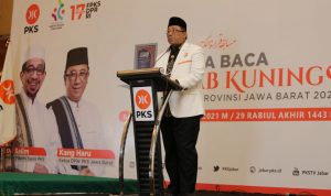 27 Santri Ikuti Lomba Baca Kitab Kuning yang di Gelar DPW PKS Jabar Ketua DPW PKS Jabar Haru Suhandaru ketika membuka lomba membaca kitab kuning