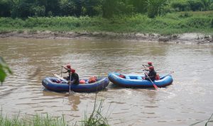 Ketua Harian Satuan Tugas (Satgas) Citarum Harum Mayjen (Purn) Dedi Kusnadi Thamim bersama jajaran Dansektor dan Dinas Lingkungan Hidup Jawa Barat (DLH) Jabar melakukan susur Sungai Citarum