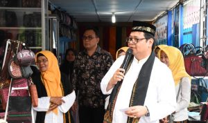 Ketua Partai Golkar Airlangga Hartarto ketika melakukan kunjungan kerja