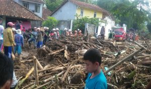 Lumbung Sosial untuk Korban Banjir Bandang Garut Dipusatkan di Kecamatan Sukawening Koindisi wilayah Kecamatan Sukawening pasca Banjir Bandang Garut