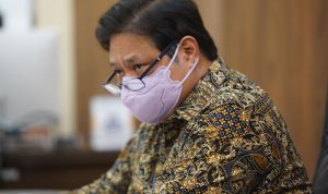 Menko Airlangga Hartarto ketika rapat terbatas tentang pemberlakuan PPKM