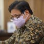 Menko Airlangga Hartarto ketika rapat terbatas tentang pemberlakuan PPKM