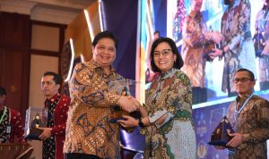 Menko airlangga Hartarto bersama Meneteri Keuangan Sri Mulyani menjadi ujung tombak dalam medesain pemulihan ekonomi nasional