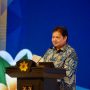 Menteri Koordinator Airlangga Hartarto memberikan ketika acara Rapim Kadin