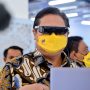 Menteri Koordinator Airlangga Hartarto memberikan ketika meninjau pembangunan PIDI 4.0