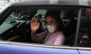 Nikita Mirzani yang dikabarkan dijemput paksa oleh Polisi saat berada di mall. (Dery Ridwansah/Jawa Pos)