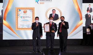 PT Pos Indonesia keluar sebagai pemenang Human Capital & Performance Awards dengan score 4,50 dan meraih penghargaan Capital & Performance Award 2021.