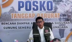 Tangkapan layar Ketua Satuan Tugas (Kasatgas) Penanganan COVID-19 Letnan Jenderal TNI Suharyanto saat menyampaikan keterangan pers Update COVID-19 yang diikuti dari Zoom di Jakarta, Kamis (16/12/2021). (ANTARA/Andi Firdaus).