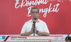 Kominfo Rilis Buku Saku dan Jingle "#mulaidarikamu" untuk Edukasi Soal Covid-19 angkapan layar Direktur Jenderal Informasi dan Komunikasi Publik Kementerian Kominfo Usman Kansong saat siaran pers peluncuran Buku Saku Natal dan Tahun Baru dari Media Center Forum Merdeka Barat 9 (FMB9) - KPCPEN, secara virtual di Kendari, Selasa (21/12/2021 (ANTARA/HO)