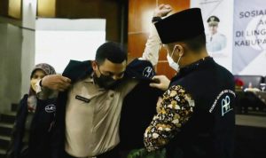 Plt Bupati Bandung Barat Kukuhkan Organisasi Agen Perubahan Pelaksana Tugas (Plt) Bupati Bandung Barat, Hengky Kurniawan kukuhkan Agen Perubahan.