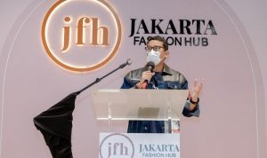 Menteri Pariwisata dan Ekonomi Kreatif Sandiaga Uno dalam acara peresmian "Jakarta Fashion Hub" (JFH) di Kebon Melati, Jakarta Pusat, Jakarta, Sabtu (4/12). ANTARA/HO-Kemenparekraf