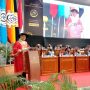 Rektor Universitas Widyatama, Prof Obsatar Sinaga memberikan sambutan saat wisuda gelombang I mahasiswa UTama, Sabtu (4/12).