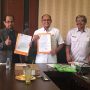 Disdik KBB Terima Hibah Matching Found dari TVUPI. (Foto: Prajab)