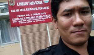 Pelaku KDRT di Bumi Panyileukan Bandung beriniasial BAP melakukan swafoto menggunakan atribut Kongres Advokat Indonesia (KAI).