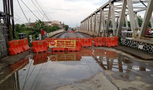 Jembatan Lama Dayeuhkolot Kabupaten Bandung. (Yully S Yulianty/Jabar Ekspres)