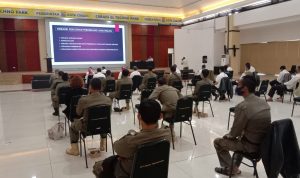 Situasi banyak anggota Satpol PP Cimahi berpartisipasi mengikuti kegiatan pelatihan pelatihan PPNS di Cimahi Technopark, Rabu (15/12).(Intan Aida/Jabar Ekspres)